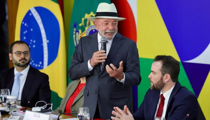  Lula anuncia novo Desenrola para quem ganha até R$ 8,1 mil 